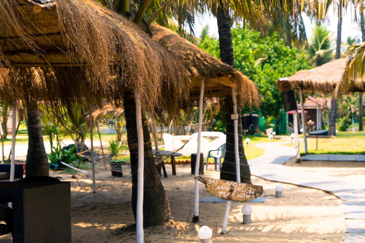 Village Susegat Beach Resort Morjim Exterior photo