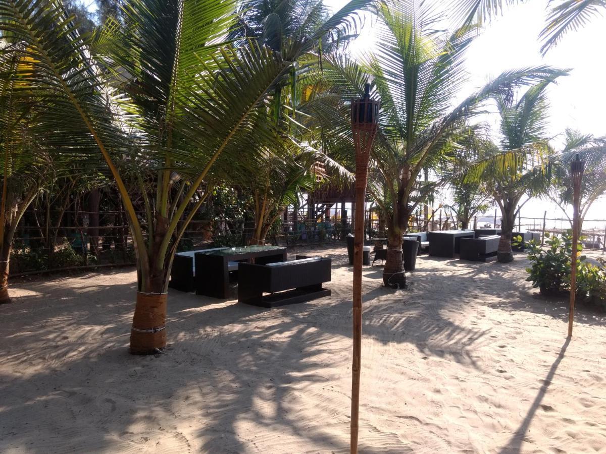 Village Susegat Beach Resort Morjim Exterior photo